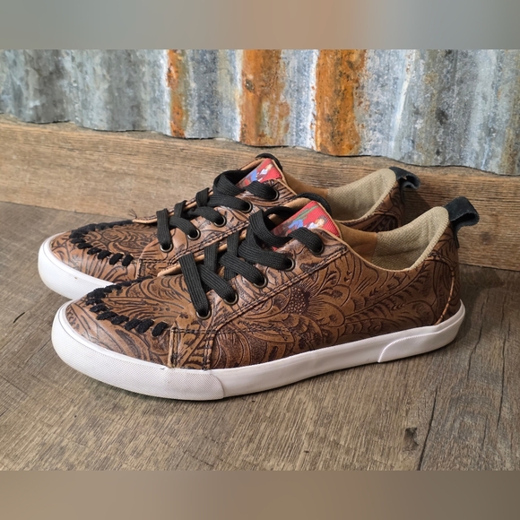 Reba by Justin® Exclusive Susie Floral casual sneaker in brown- Size 9m - Picture 3 of 6